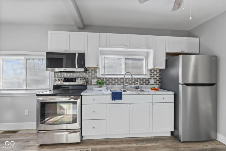 Listing Image 8