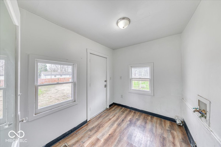 Listing Image 16