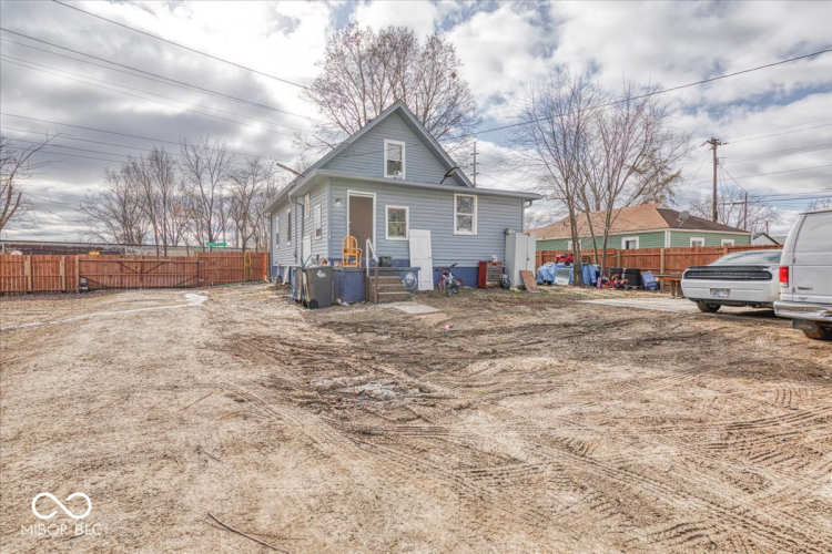 Listing Image 4