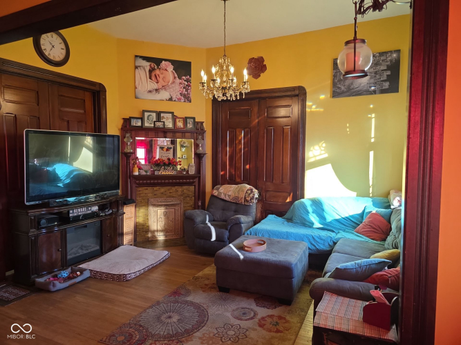 Listing Image 11