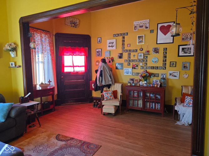Listing Image 12