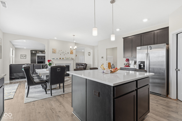 Listing Image 19