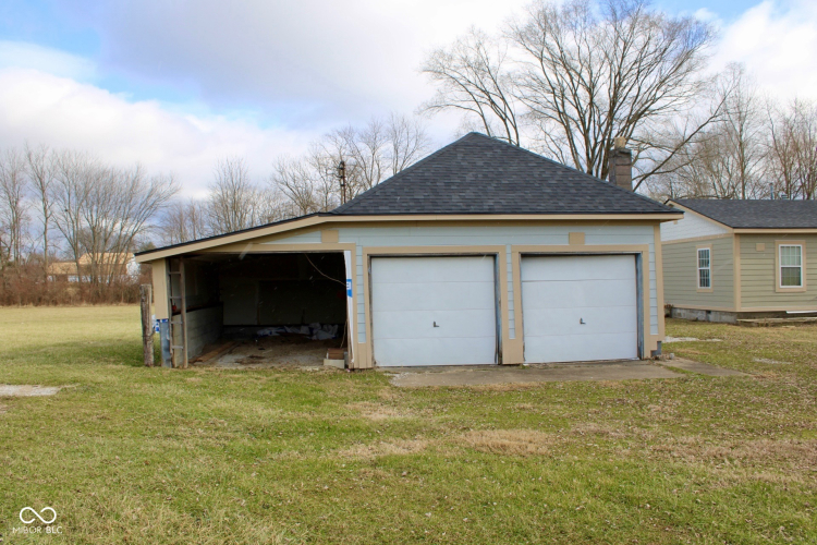 Listing Image 11