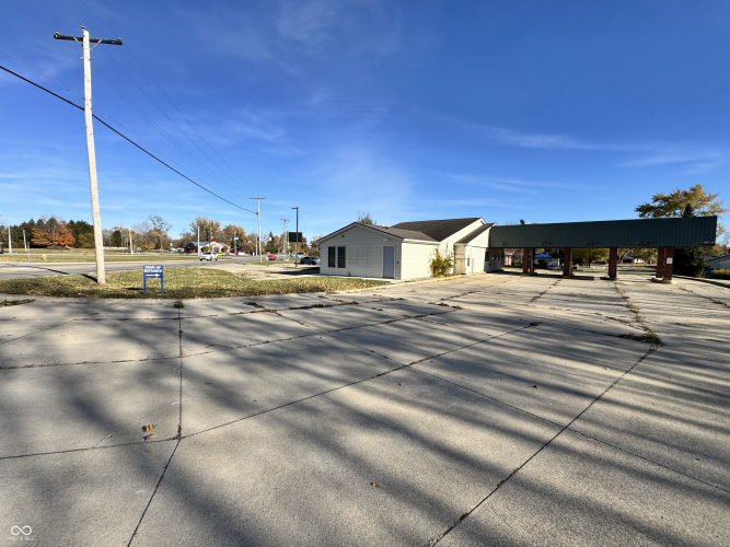 Listing Image 4