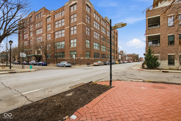 Listing Image 6