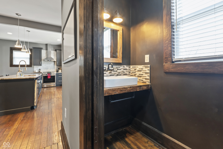 Listing Image 13