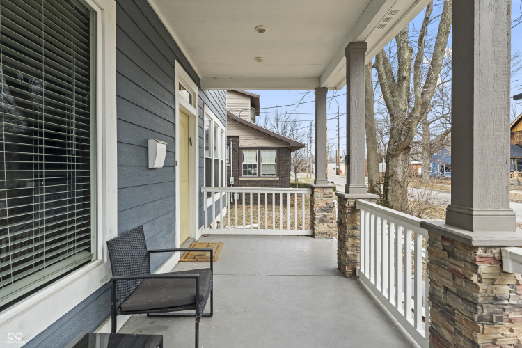 Listing Image 3