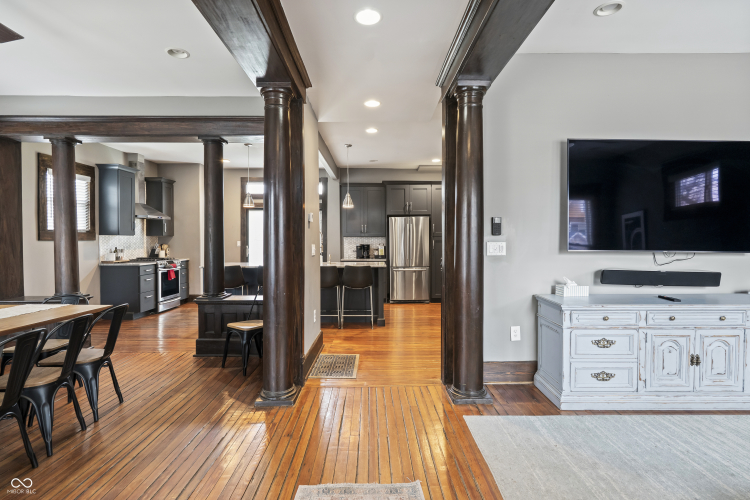 Listing Image 5