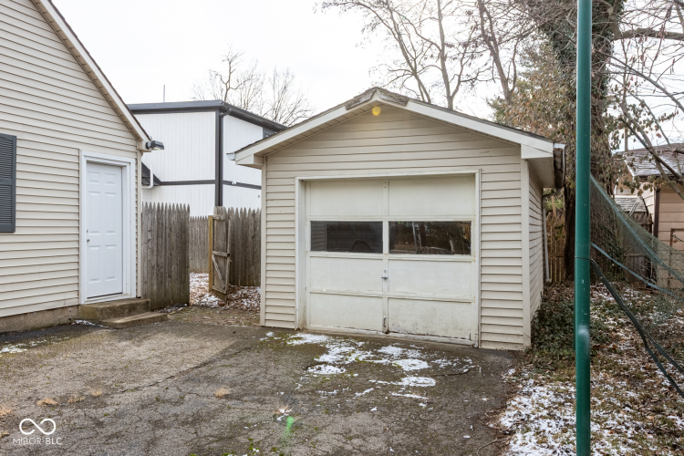Listing Image 4