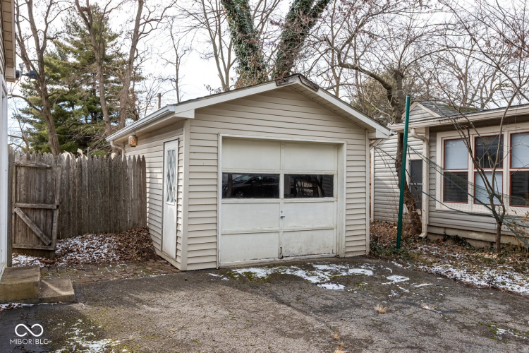 Listing Image 6