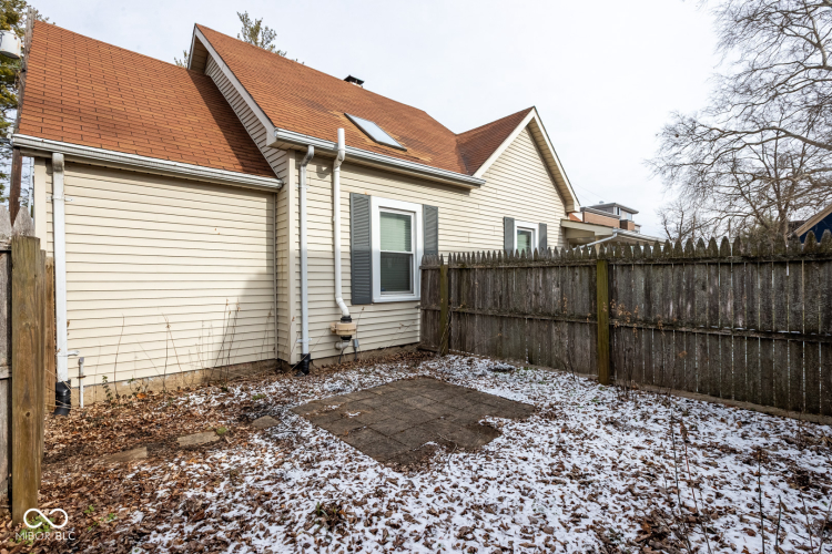 Listing Image 10