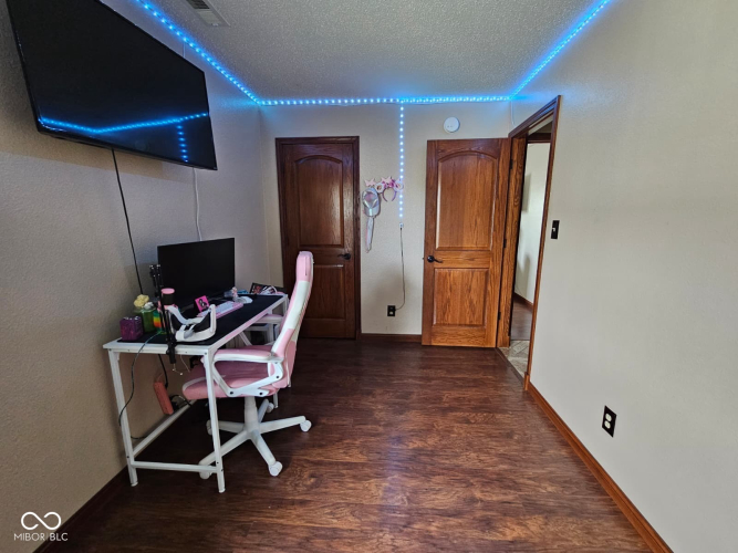 Listing Image 27