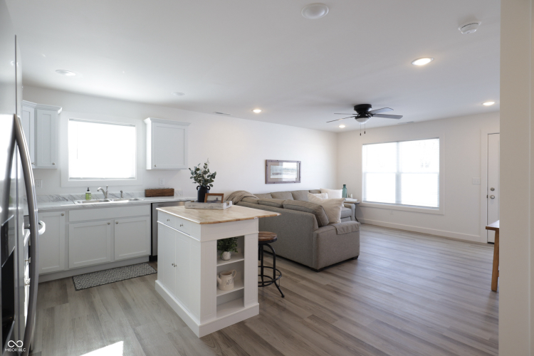 Listing Image 9