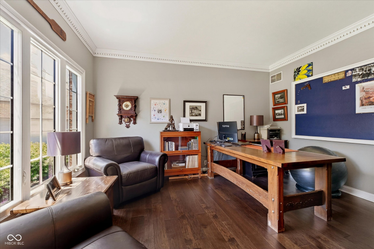 Listing Image 4