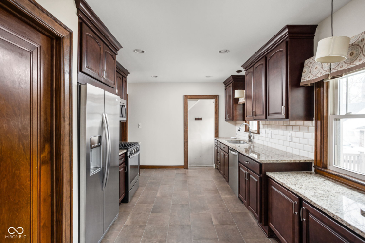 Listing Image 14