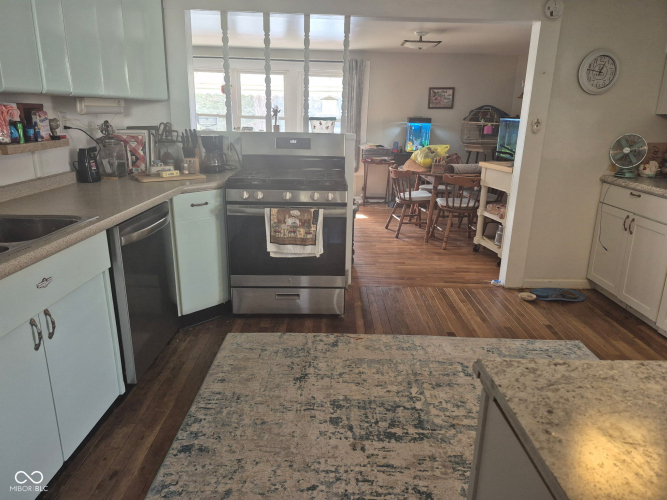 Listing Image 5