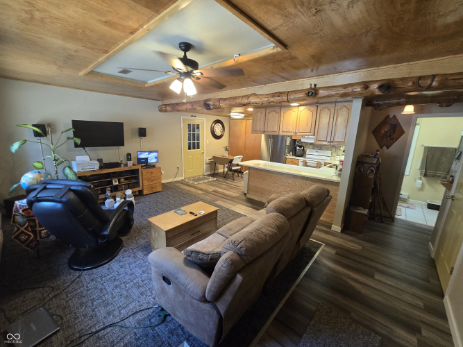Listing Image 8