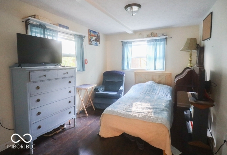 Listing Image 11