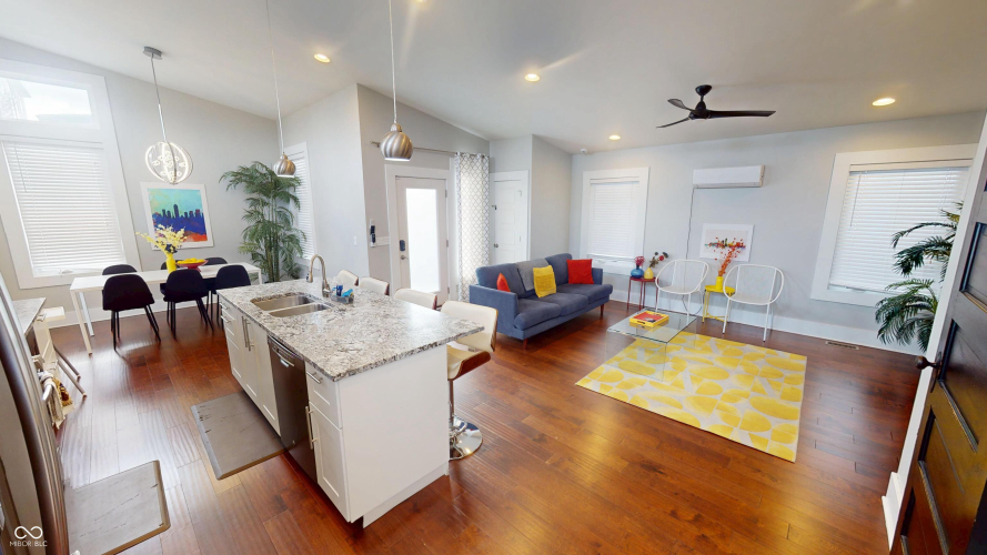 Listing Image 11