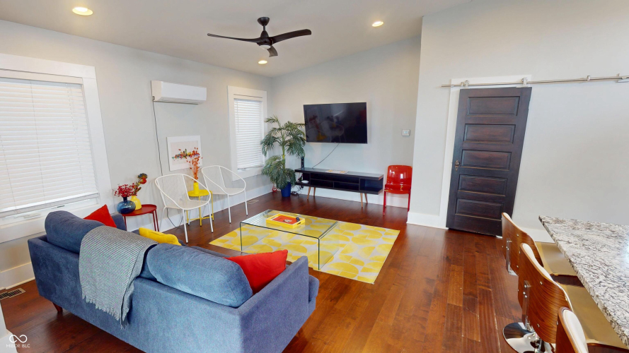 Listing Image 5