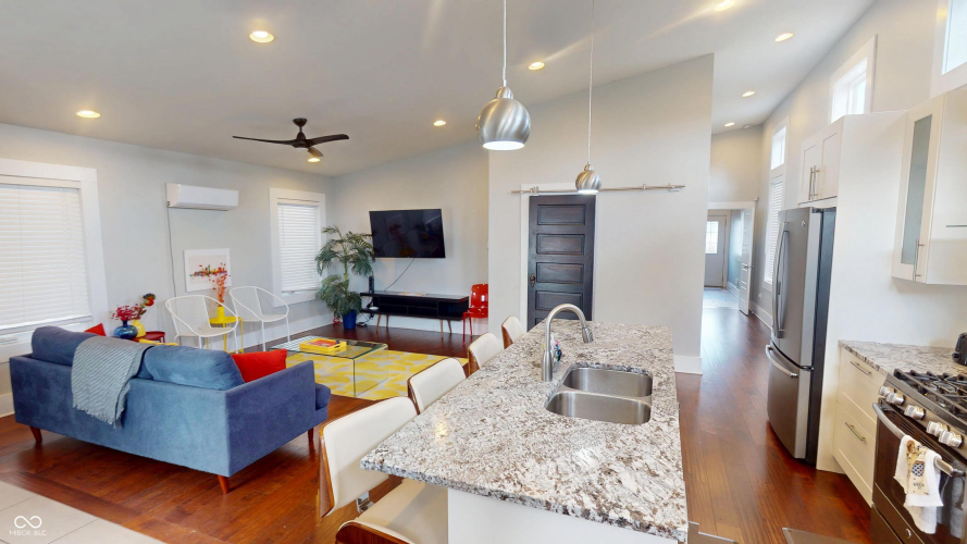 Listing Image 8