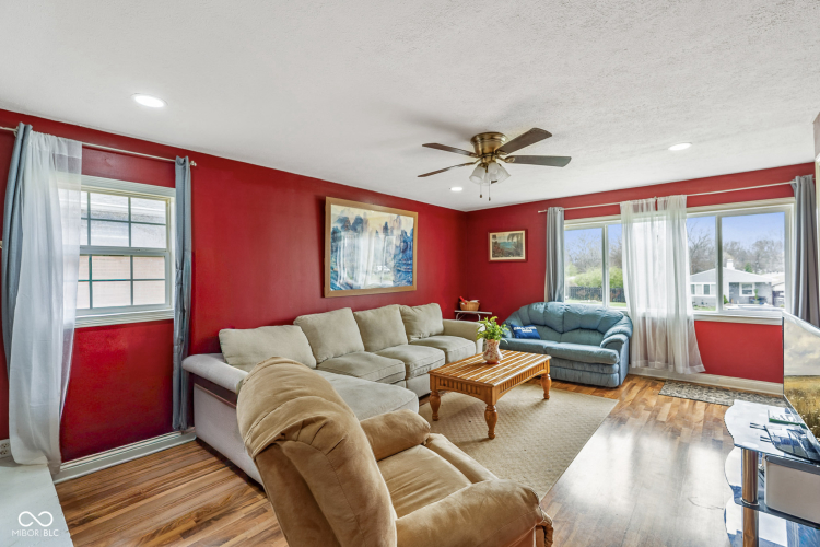 Listing Image 5