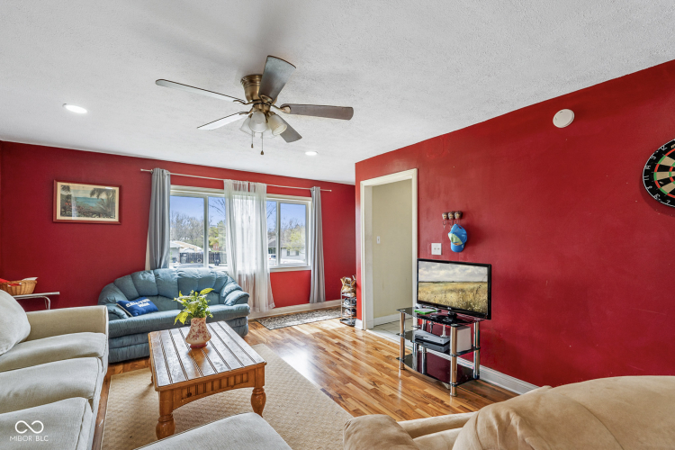 Listing Image 6