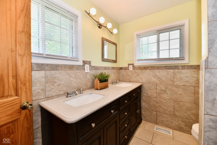 Listing Image 41