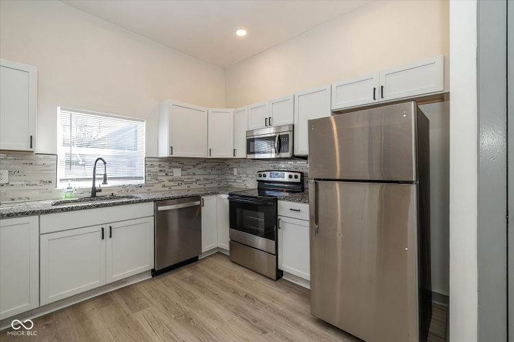 Listing Image 5