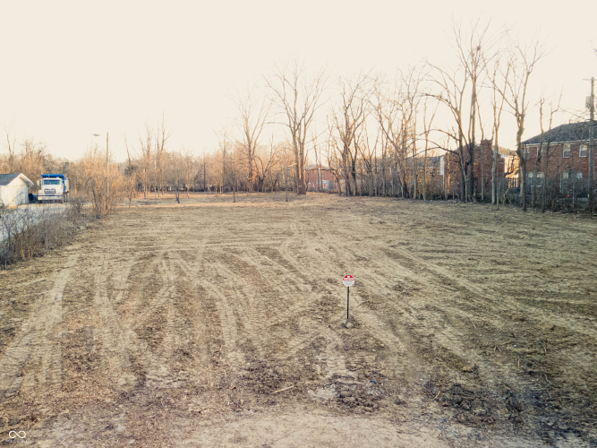 Listing Image 4