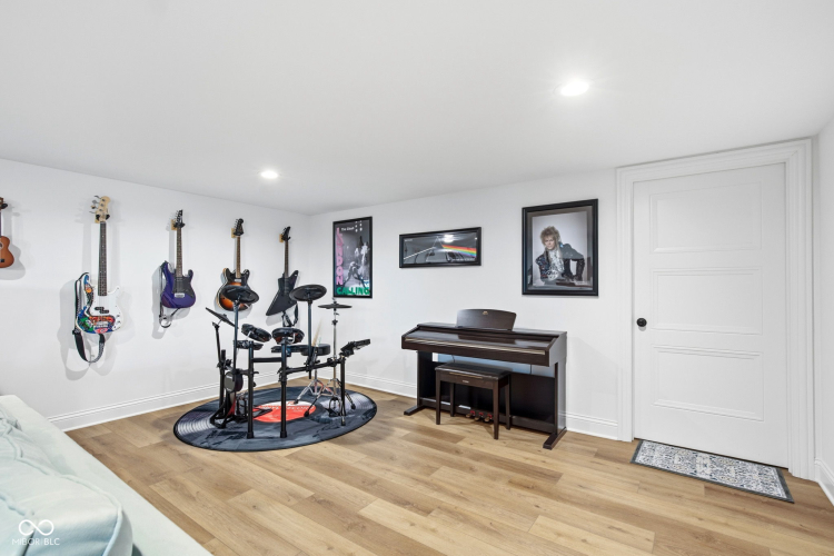 Listing Image 52