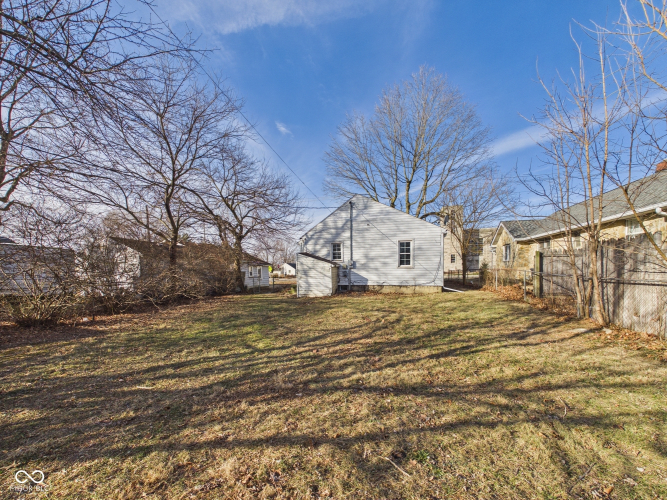 Listing Image 4