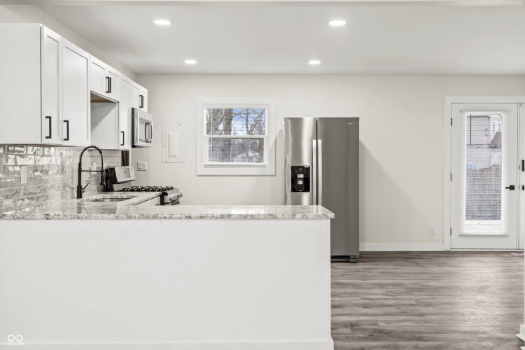 Listing Image 19