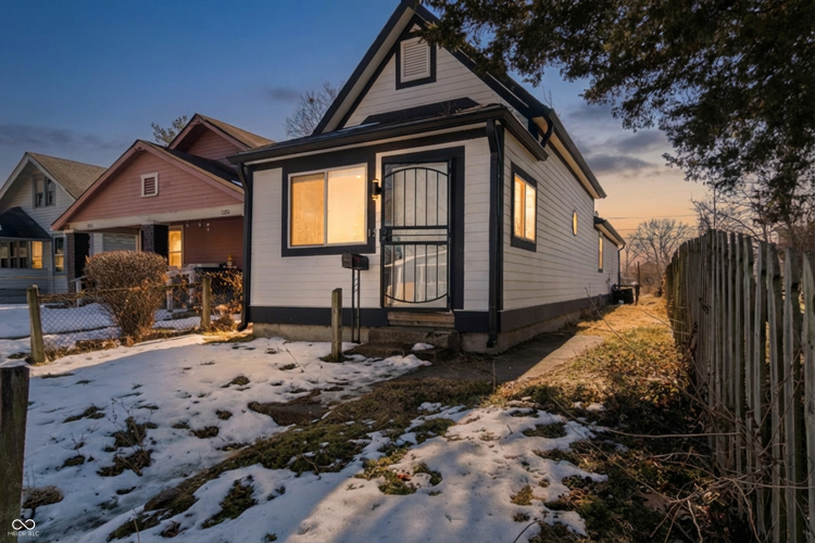 Listing Image 6