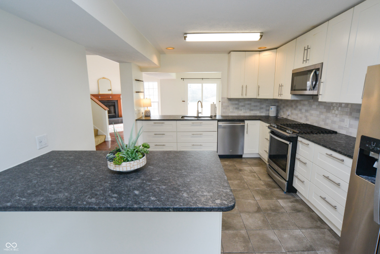 Listing Image 14