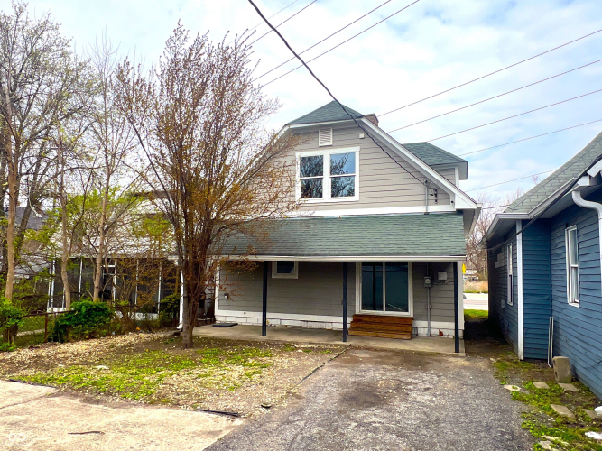 Listing Image 4