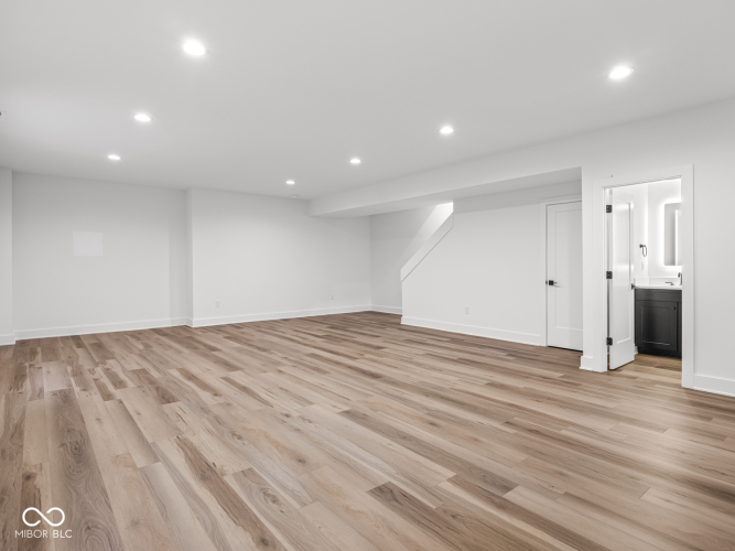 Listing Image 64