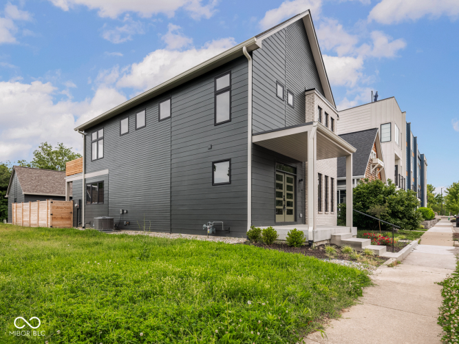 Listing Image 82