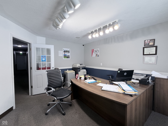 Listing Image 11