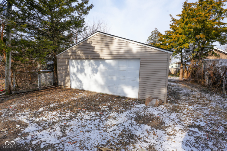 Listing Image 3