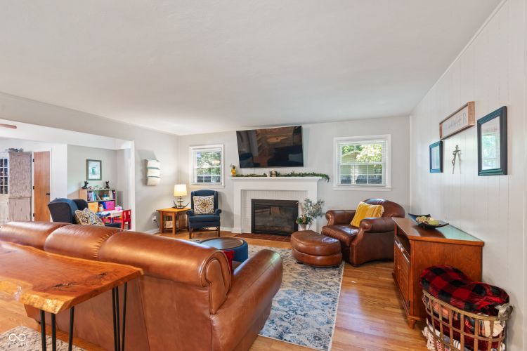 Listing Image 4