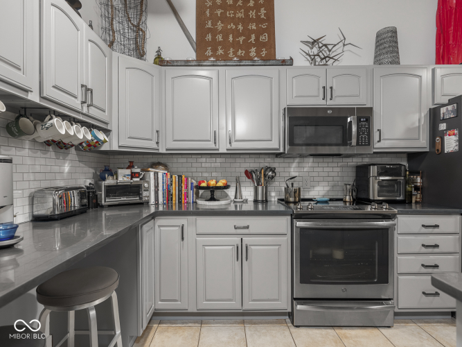 Listing Image 12