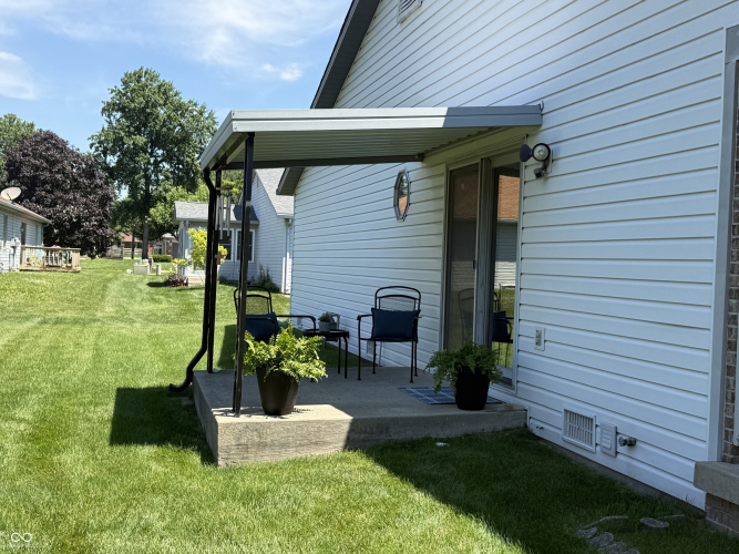 Listing Image 4