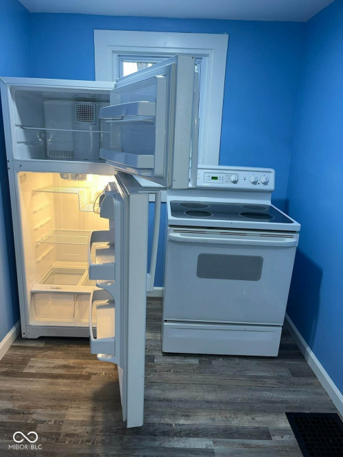 Listing Image 6