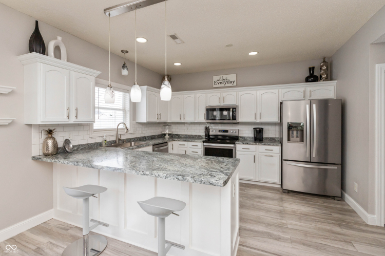 Listing Image 8