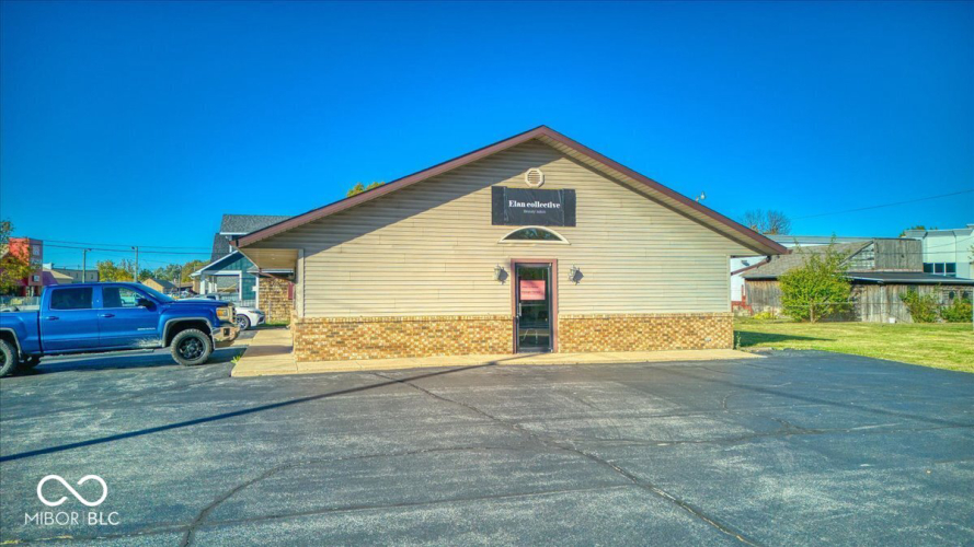 Listing Image 4
