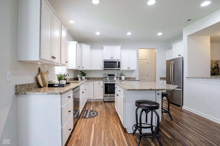 Listing Image 11