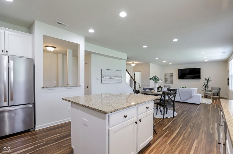 Listing Image 14
