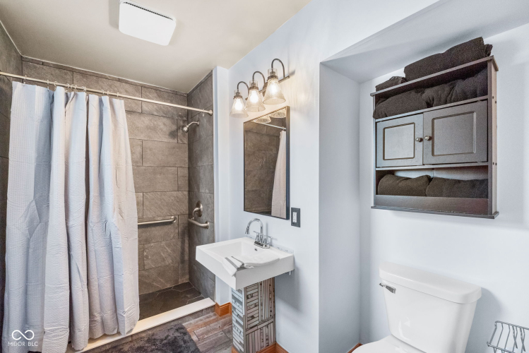 Listing Image 36