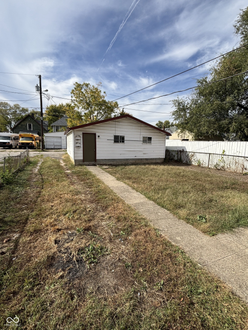 Listing Image 11